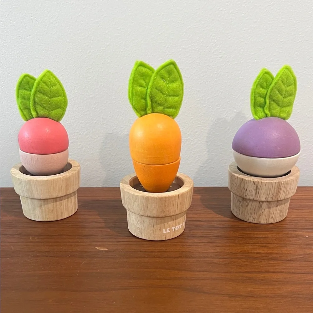 Le Toy Van Wooden Vegetable Trio - stacking toys - Picture 2 of 2
